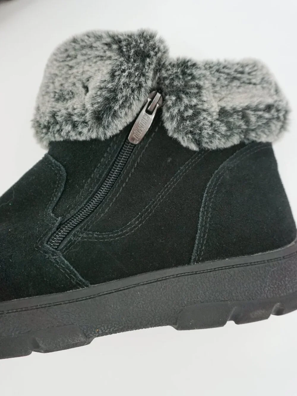 Khombu Black Suede Upper Booties Ladies 9M, Side Zip, Faux Fur